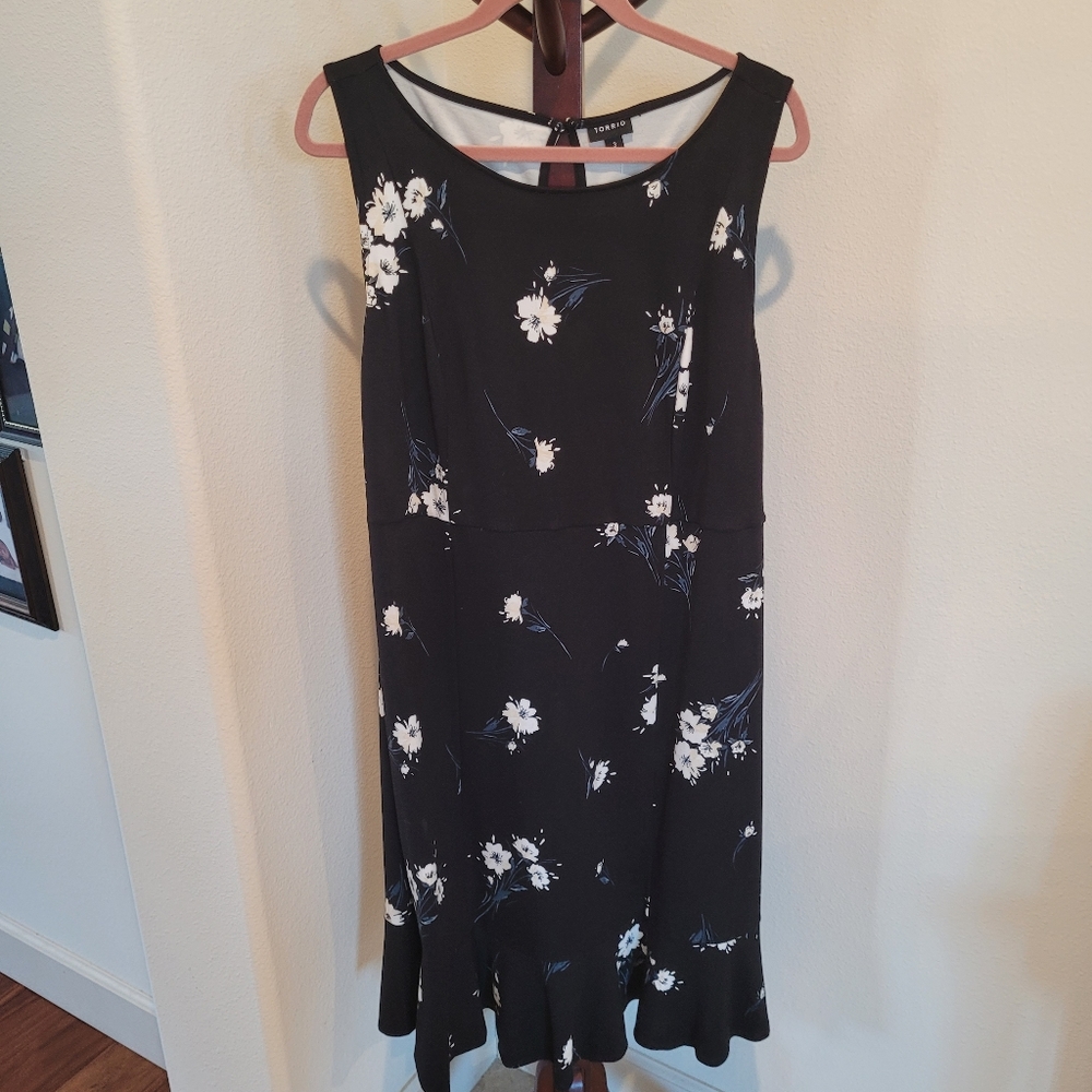 Torrid floral dress, size Torrid 3 - NEW